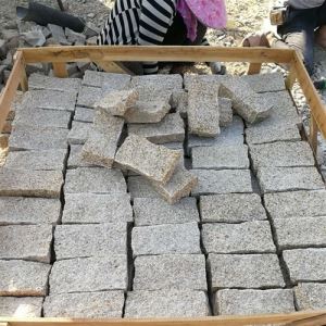 G682 Rust Sesame Granite Cube Stone